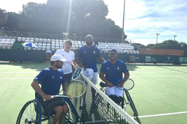 נעם גרשוני והקפטנית עפרי לנקרי (משמאל) באליפות העולם בטניס בכיסאות גלגלים (צילם: יורם קיכל)