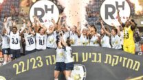מ.כ.נ. רמת השרון מחזיקת גביע המדינה לנשים בכדורגל לעונת 2022/23 (צילום: מושיק אושרי, אס״א ת״א)