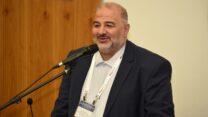 יו"ר רע"ם מנסור עבאס בכנס השלום (צילום: יניב ביטון)
