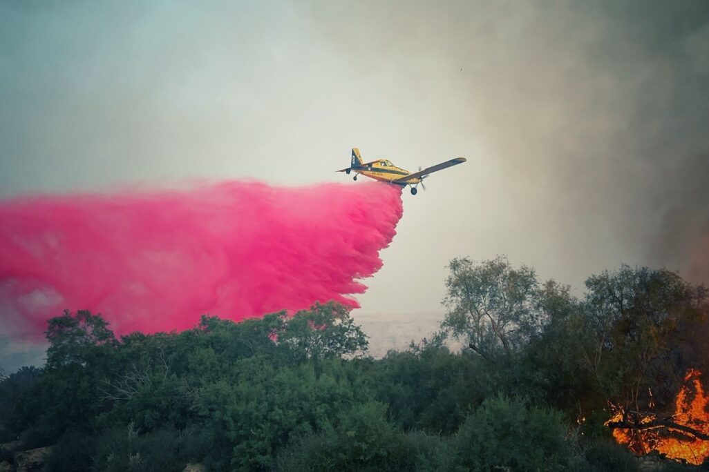מטוסי כיבוי בשריפה בקיבוץ קליה (צילום: דוברות כבאות והצלה)