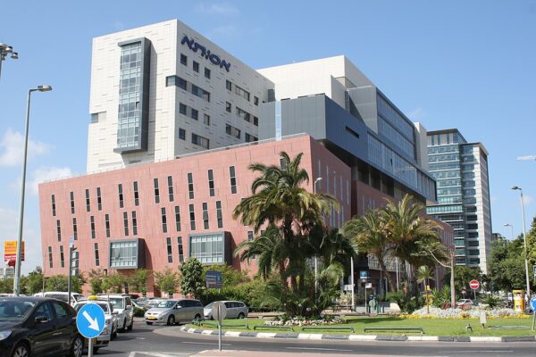 בית החולים אסותא רמת החיל (צילום: Olegmay / ויקימדיה קומונס)