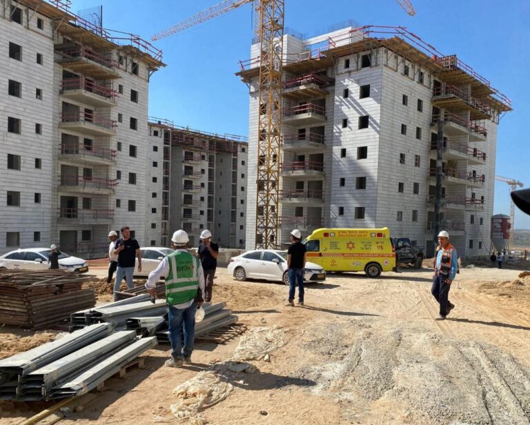 The construction site in Sderot that was hit by the rocket. (Photo: Magen David Adom)