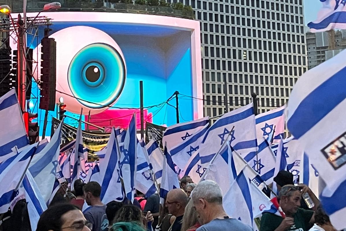 מפגינים נגד הרפורמה המשפטית בשדרות קפלן בתל אביב (צילום: דבר)
