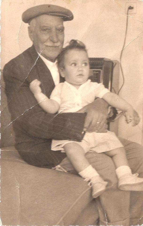 יעקב פנחס עם סבא שלו בבגדד (צילום: מתוך אלבום פרטי)