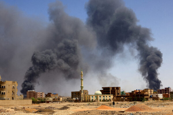 הפגזות בצפון ח'רטום (צילום: REUTERS/Mohamed Nureldin Abdallah)