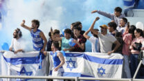 אוהדי נבחרת ישראל ברבע גמר גביע העולם עד גיל 20 נגד ברזיל (צילום: AP/Ricardo Mazalan)