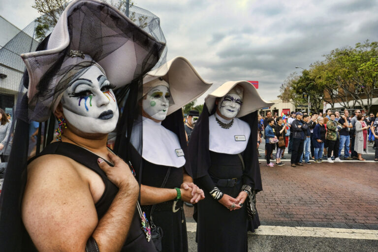 &quot;אחיות הפינוק התמידי&quot;. להקת הדראג שעוררה סערה (צילום: AP Photo/Richard Vogel, File)