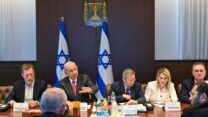 ראש הממשלה בנימין נתניהו בפתח ישיבת ועדת השרים למאבק ביוקר המחיה (צילום: קובי גדעון /לע"מ)