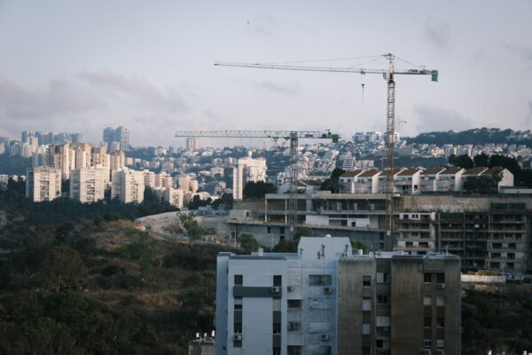 בנייה בחיפה (צילום: דוד טברסקי)