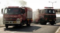 כבאיות בארוע שריפה (צילום: דוד טברסקי)