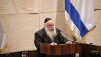 השר יצחק גולדקונפף בדיון על חוק הדיור הציבורי (צילום: דוברות הכנסת - דני שם טוב)