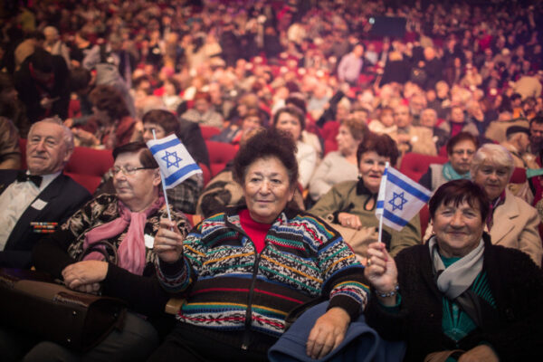 קשישים יוצאי רוסיה וברית המועצות (צילום ארכיון: הדס פרוש/ פלאש90)