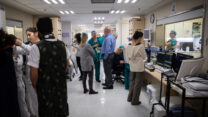רופאים בבית החולים הדסה עין כרם בירושלים (צילום ארכיון: הדס פרוש / פלאש 90)
