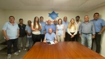 חתימה על הסכם קיבוצי בחברת אגד הסעים (צילום: דוברות ההסתדרות)