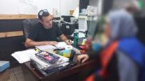 תשאול של עובדת במבצע האכיפה של משרד העבודה (צילום: מינהל ההסדרה והאכיפה במשרד העבודה)
