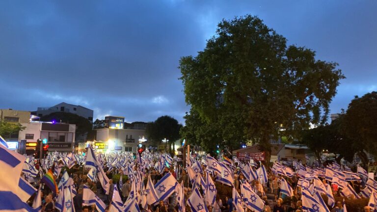 הפגנה נגד הרפורמה המשפטית במרכז חורב בחיפה (צילום: נדב גברט)