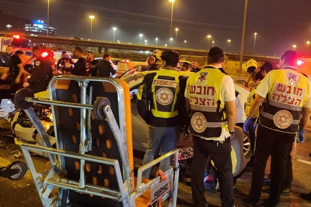 זירת הרצח סמוך לכפר קאסם (צילום: דוברות איחוד הצלה)