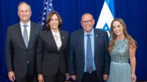 יו"ר ההסתדרות ארנון בר-דוד (שני מימין) במפגש עם סגנית נשיא ארה"ב קמלה האריס (שנייה משמאל). מימין: הילה קניסטר בר-דוד, בת זוגו של בר-דוד, משמאל: דאג אמהוף, בן זוגו של האריס (צילום: שמוליק עלמני, שגרירות ישראל בוושינגטון)
