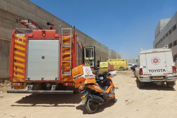 זירת תאונת העבודה בבאר שבע (צילום: דוברות איחוד הצלה)