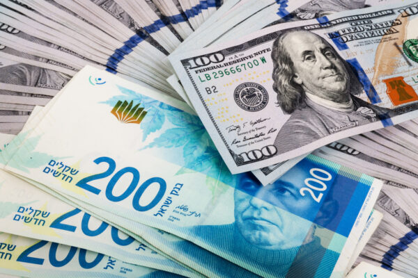 שטרות דולר ושקל (צילום אילוסטרציה: Shutterstock)