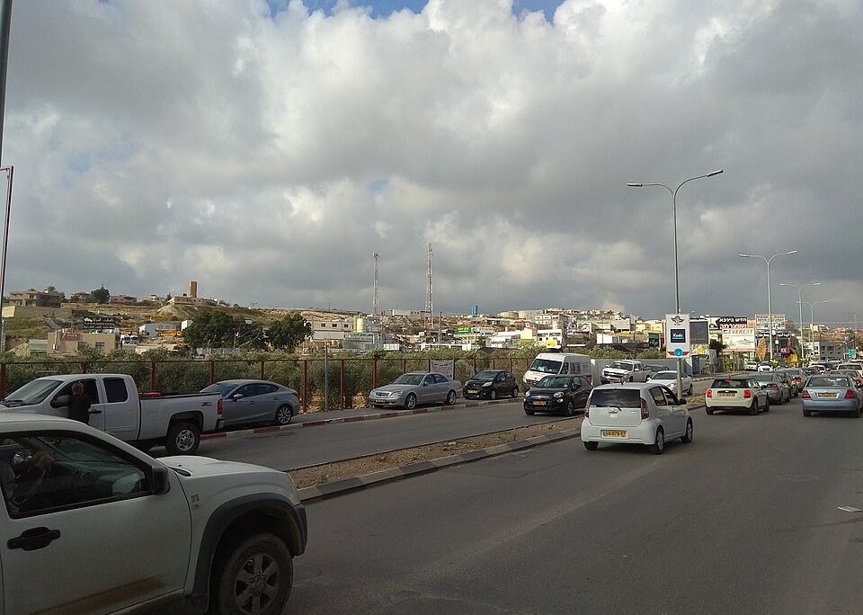 כביש הכניסה לירכא (צילום ארכיון: ניר ודל / ויקימדיה קומונס) כביש הכניסה לירכא (צילום ארכיון: ניר ודל / ויקימדיה קומונס)