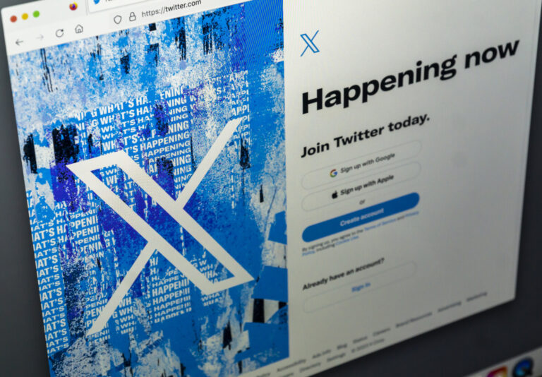 מסך הכניסה החדש של טוויטר, עם מיתוג X (צילום: Richard B. Levine/Reuters)