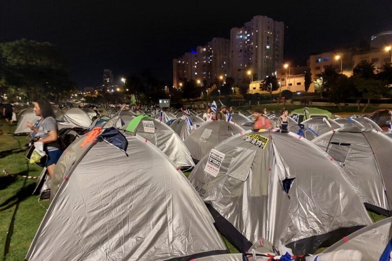 עיר האוהלים בגן סאקר בירושלים (צילום: הדס יום טוב)