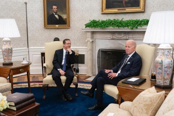 הנשיא יצחק הרצוג בפגישה עם נשיא ארצות הברית ג'ו ביידן (צילום: דוברות הנשיא)