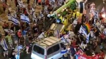 דריסת המפגינים בכביש 531 ליד כפר סבא (צילום מתוך רשתות חברתיות, בהתאם לסעיף 27א' לחוק זכויות יוצרים)