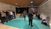 מעצר החשודים בבית החולים הדסה עין כרם (צילום: דוברות המשטרה)