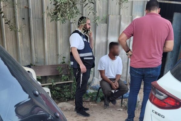 בן משפחתו של מבצע הפיגוע נעצר בבני ברק (צילום: השומרים בני ברק)
