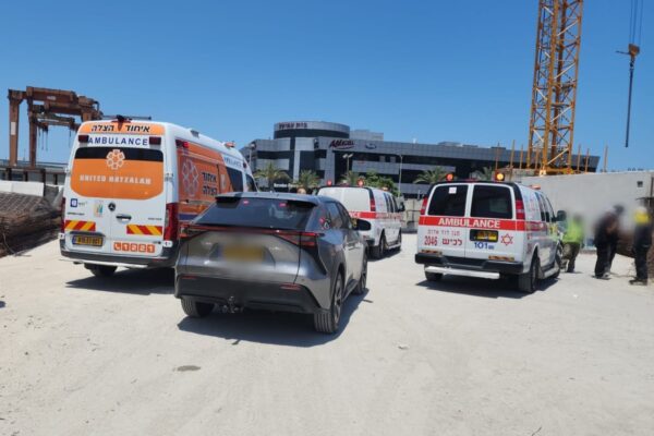 זירת תאונת העבודה באשדוד (צילום: דוברות איחוד הצלה)