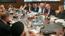 ראש הממשלה בנימין נתניהו בישיבה ראשונה של ועדת השרים לחברה הערבית (צילום: קובי גדעון / לע"מ)