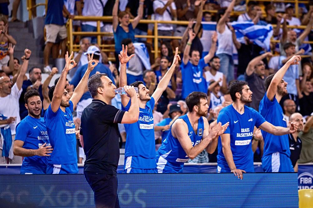 אלעד חסין מאמן נבחרת העתודה בכדורסל, בגמר אליפות אירופה מול צרפת (צילום: FIBA.COM)