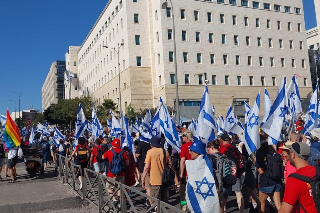 מפגינים בירושלים נגד הרפורמה במערכת המשפט (צילום: הדס יום טוב)