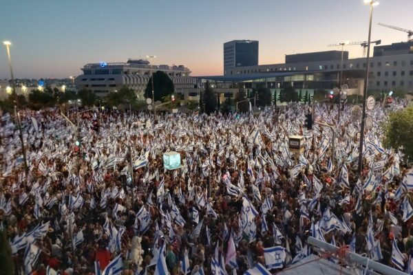 מפגינים בירושלים נגד הרפורמה במערכת המשפט (צילום: הדס יום טוב)
