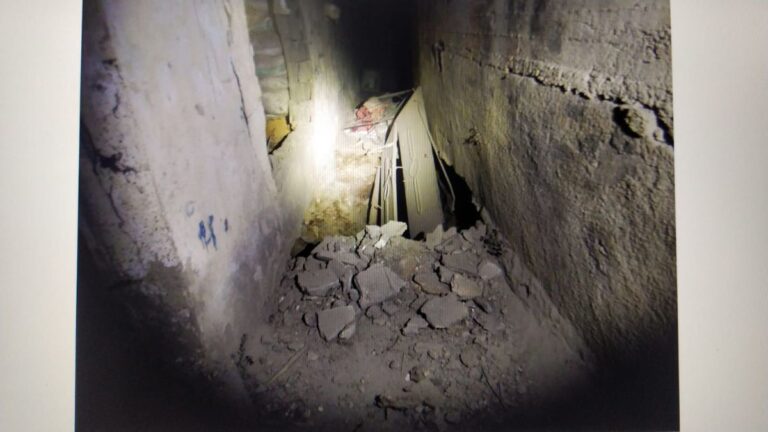 פירים ששימשו תאי טרור מתחת למסגד 'אל אנאצרי' בג'נין( צילום: דובר צה&quot;ל)