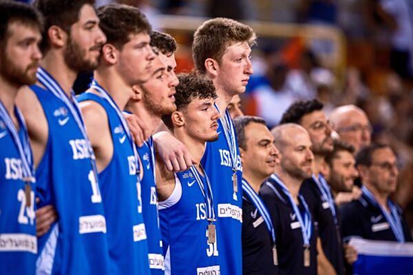 נבחרת העתודה של ישראל בכדורסל בגמר אליפות אירופה מול צרפת (צילום: FIBA.COM)