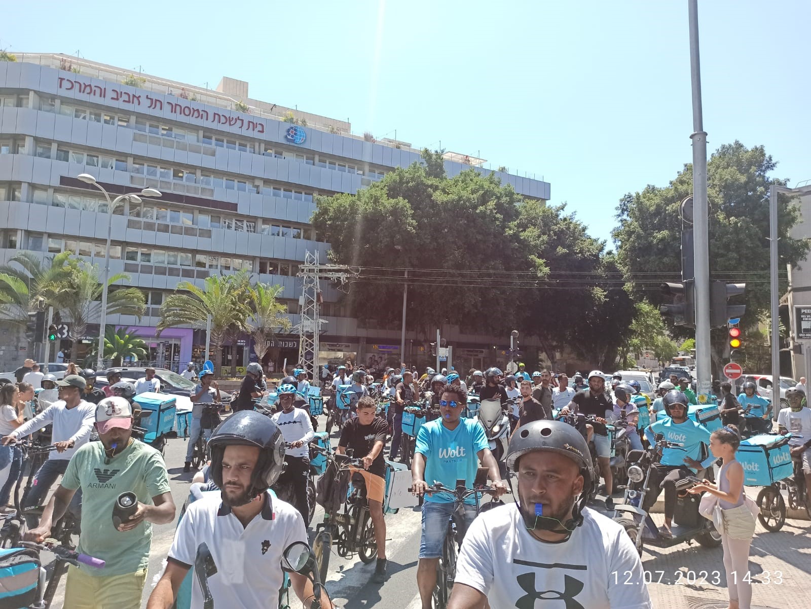הפגנת שליחי וולט בתל אביב במחאה על מודל התמחור הדינמי של החברה (צילום: תומר זליקוביץ')