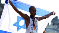 מארו טפרי, זוכה מדליית הכסףב אליפות העולם באתלטיקה בריצת מרתון גברים (צילום: REUTERS/Bernadett Szabo)