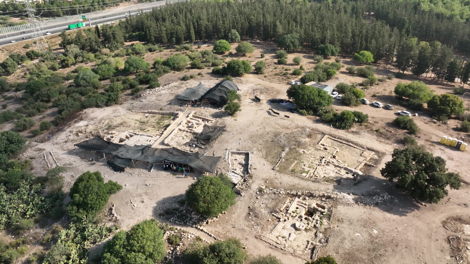 La zone du site à Osha où le fragment de miroir a été trouvé (photo d'Emil Eljem, Israel Antiquities Authority)