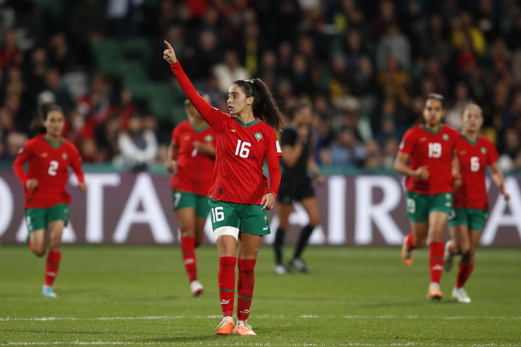 אניסה לחמארי מנבחרת מרוקו חוגגת לאחר שהבקיעה מול קולומביה, בשלב הבתים של מונדיאל נשים 2023 (צילום: AP/Gary Day)