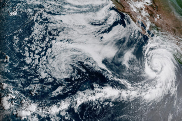 צילום לווין של הוריקן הילארי שצפוי לפגוע בקליפורניה בראשון (צילום: NOAA via AP)