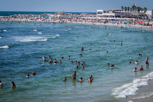 חוף הים בתל אביב (צילום: אבשלום ששוני/פלאש 90)