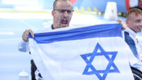 נדב לוי חוגג את זכייתו במדליית הזהב באליפות אירופה בבוצ'יה (צילום: לילך וייס רוזנברג)
