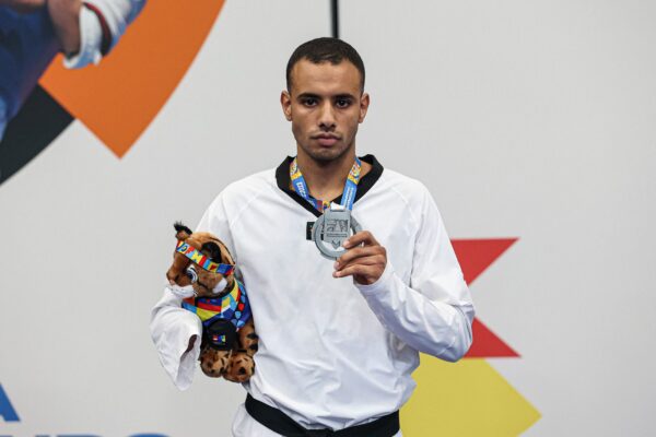 לוחם הטאקוונדו הפראלימפי עדנאן מילאד עם מדליית הכסף באליפות אירופה (צילום: לילך וייס רוזנברג)