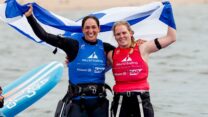 שחר טיבי (משמאל) וקטי ספיצ'קוב בסיום אליפות העולם בדגם IQ פויל (צילום: sailing energy)