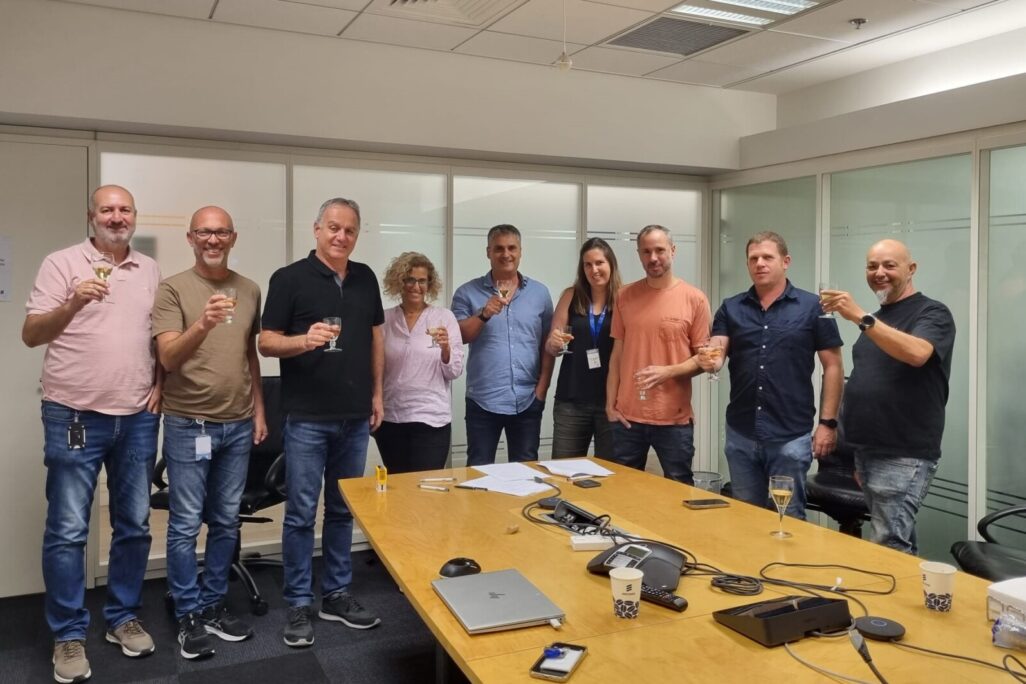 חתימת הסכם קיבוצי לעובדי אריקסון (צילום: דוברות ההסתדרות) חתימת הסכם קיבוצי לעובדי אריקסון (צילום: דוברות ההסתדרות)