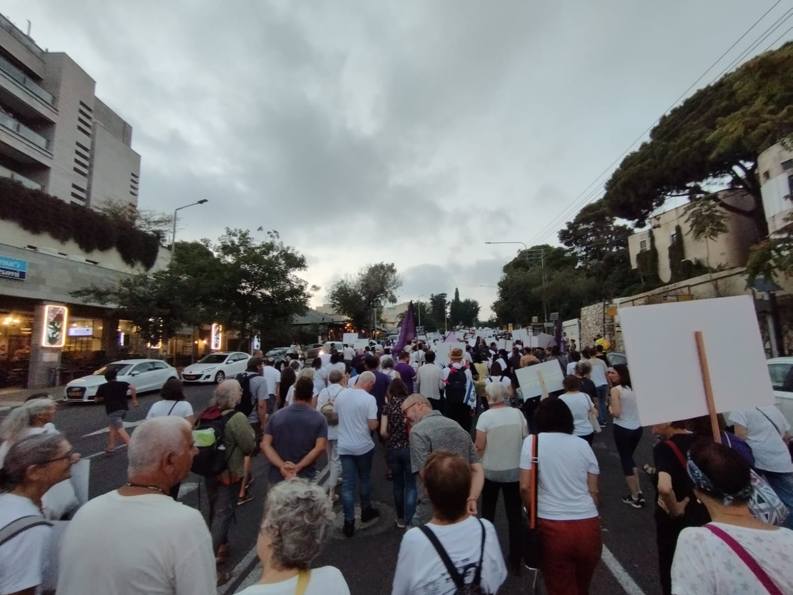 הפגנת 'מצעד המתים' בחיפה, במחאה על האלימות בחברה הערבית (צילום: צח בר תור)