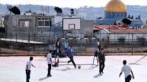 נערים במזרח ירושלים (צילום ארכיון: (ChameleonsEye / Shutterstock.com)